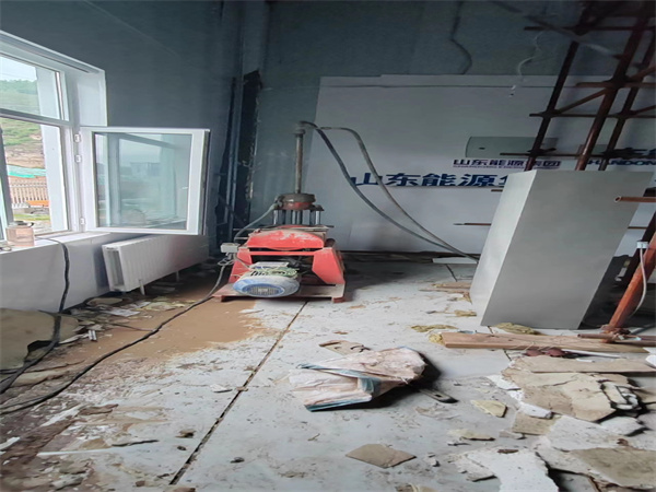 西乡塘地基基础下沉墙体裂缝加固注浆顶升施工