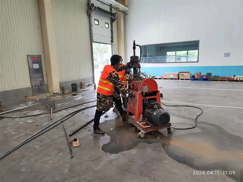 西乡塘厂房地面下沉塌陷注浆加固施工